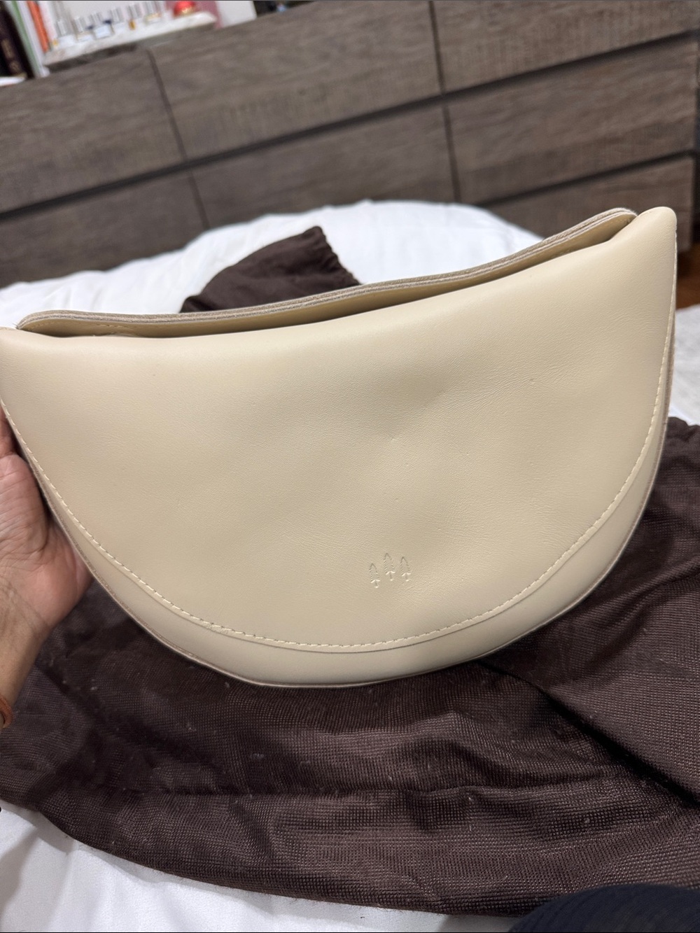 Portland Leather Koala Sling bag in Large in Bone (smooth leather) EUC
